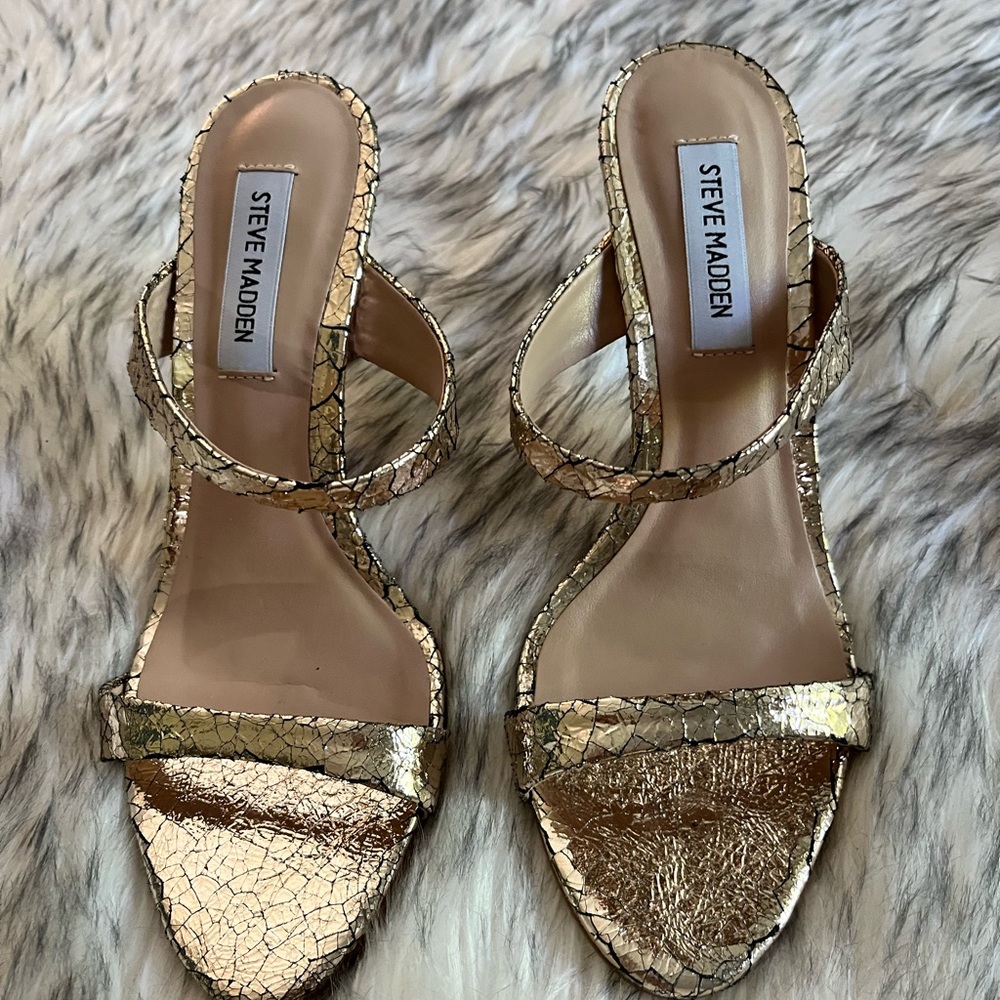 Brand new Steve Madden Rosalina gold crackle leather sandals